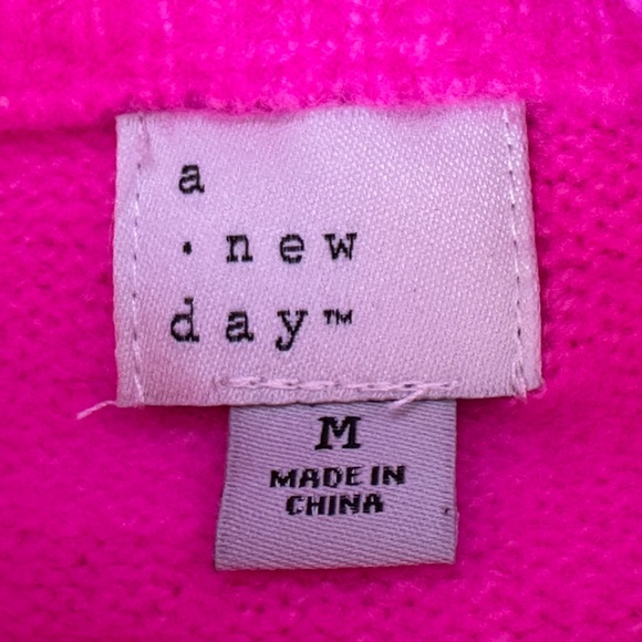 A New Day Warm Fuzzies Graphic Sweater size Medium - Picture 7 of 13